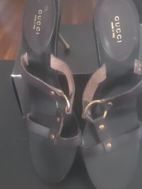 Gucci Black and Brown Leather Heeled Sandals with Gold Hardware